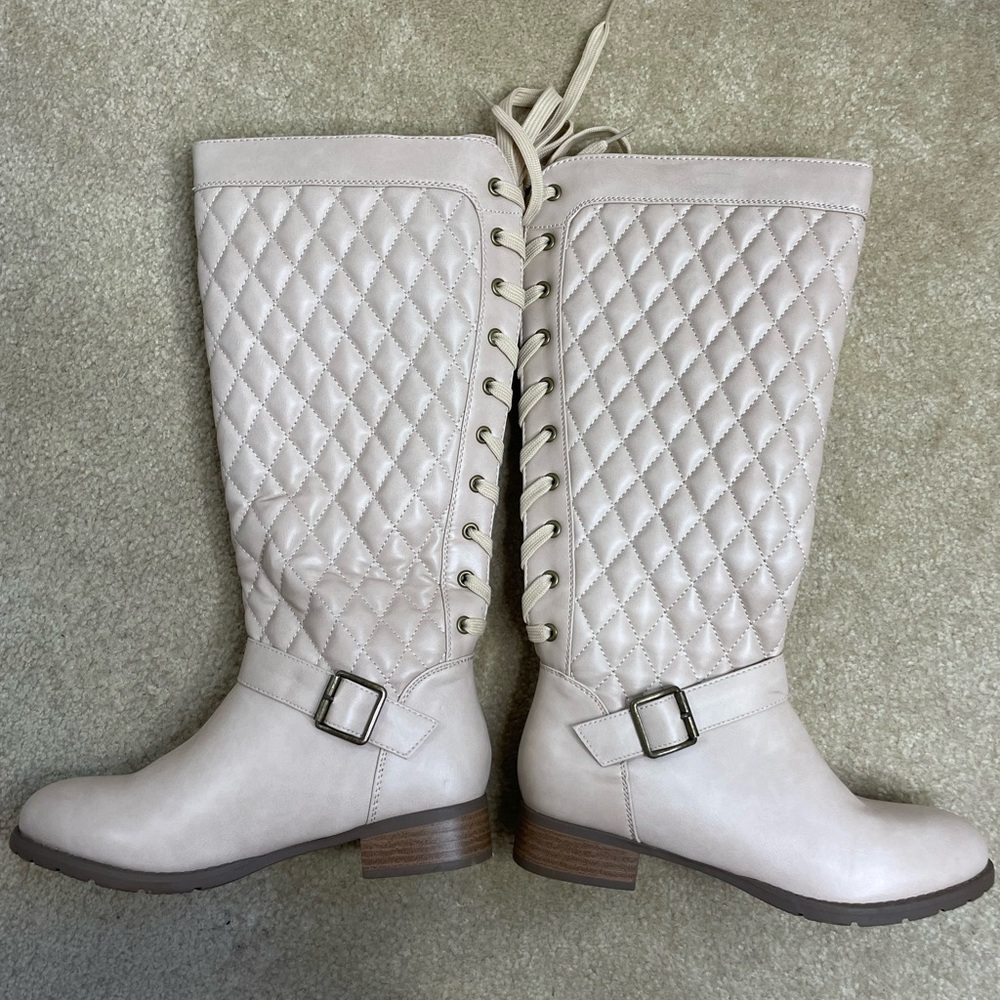 Cute brand new never worn size 8 knee high taupe zipper up boots